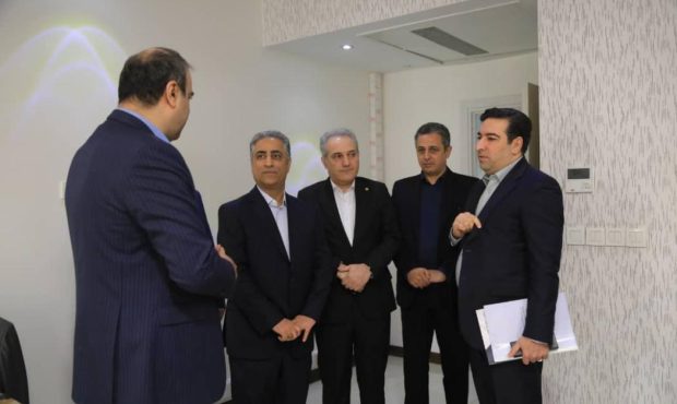 بازدید مدیرعامل بانک صنعت و معدن از شعبه فولاد این بانک و شرکت ایران اکسیکو