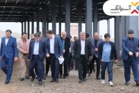 به گزارش اقتصادملت و به نقل از روابط عمومی آسیاتک؛ آیین آغاز بهره‌برداری پروژه توسعه شبکه فیبر نوری منازل و کسب‌وکارهای شهرستان خوانسار در استان اصفهان، امروز، ۱۰ خرداد ۱۴۰۳ با حضور امیر محمدزاده لاجوردی، رئیس سازمان تنظیم مقررات و ارتباطات رادیویی، مدیران شرکت انتقال داده‌های آسیاتک و مدیران شهری در شهرداری خوانسار برگزار شد.  در ادامه این مراسم از خدمات اینترنت فوق سریع فیبر نوری آسیاتک در یکی از کسب‌وکارهای این شهر رونمایی شد.  با آغاز بهره‌برداری این پروژه، بیش از ۷۰۰۰ خانوار این شهرستان تحت پوشش اینترنت فوق سریع فیبر نوری آسیاتک قرار می‌گیرند. اکنون پروژه توسعه شبکه فیبر نوری منازل و کسب‌وکارهای آسیاتک در شهرهای داران، نجف آباد، گلپایگان و خمینی شهر نیز در جریان است و در آینده نزدیک نیز به مرحله بهره‌برداری می‌رسد.  گفتنی است، آسیاتک علاوه بر استان اصفهان در استان‌های مازندران، تهران، آذربایجان شرقی، زنجان، سمنان، خراسان رضوی، لرستان، کرمانشاه، چهار محال و بختیاری، کهگیلویه و بویراحمد و فارس متولی اجرای توسعه شبکه فیبر نوری منازل و کسب‌وکارهاست و امروز، بیش از  هشت هزار و ۸۰۰ خانوار ایرانی در ۱۱  شهر کشور از این خدمات بهره می‌برند.
