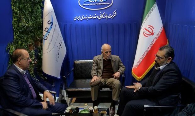بازدید نماینده رئیسجمهور از غرفه شرکت بازرگانی و خدمات بندری ایران بازدید نماینده رئیسجمهور از غرفه شرکت بازرگانی و خدمات بندری ایران