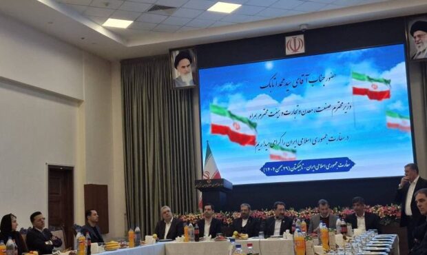 دیدار وزیر صمت با کارکنان سفارت ایران در تاجیکستان/ فعالان اقتصادی دغدغه‌های خود را مطرح کردند