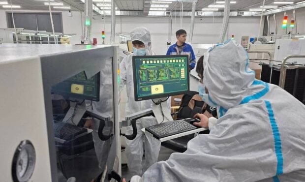 وزیر صمت از واحد‌های تولیدی در دوشنبه تاجیکستان بازدید کرد