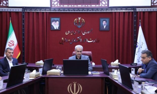 آیین تکریم و معارفه دبیر شورای عالی مناطق آزاد برگزار شد/ ماموریت وزیر اقتصاد به فروزان برای اجرای «برنامه بازآفرینی و تحول مناطق آزاد»